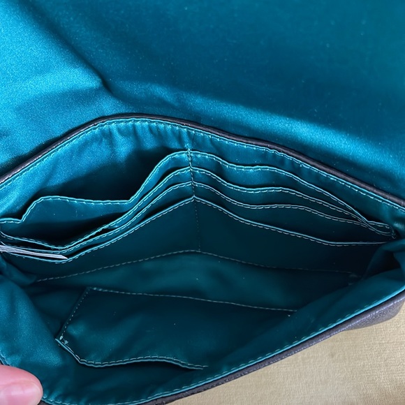 Coach Park Pebbled Leather Large Wristlet with Green silk lining - Picture 4 of 6